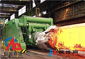 操作機(jī)可夾持150mm至650mm工件3T操作機(jī)安陽(yáng)鍛壓生產(chǎn)