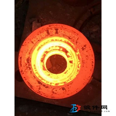 提供挖掘機(jī)履帶底盤(pán)支重輪零件模鍛鍛件